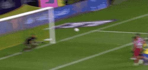 C罗世界波破门+主动让点，利雅得胜利2：1逆转取胜，榜首却不保！