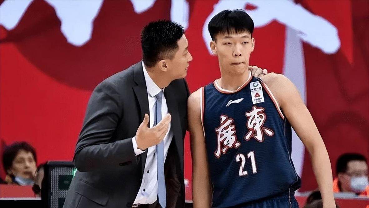 广东四大天才62分钟输10分！杜锋揪着赵锦洋衣领大骂，理解他苦心