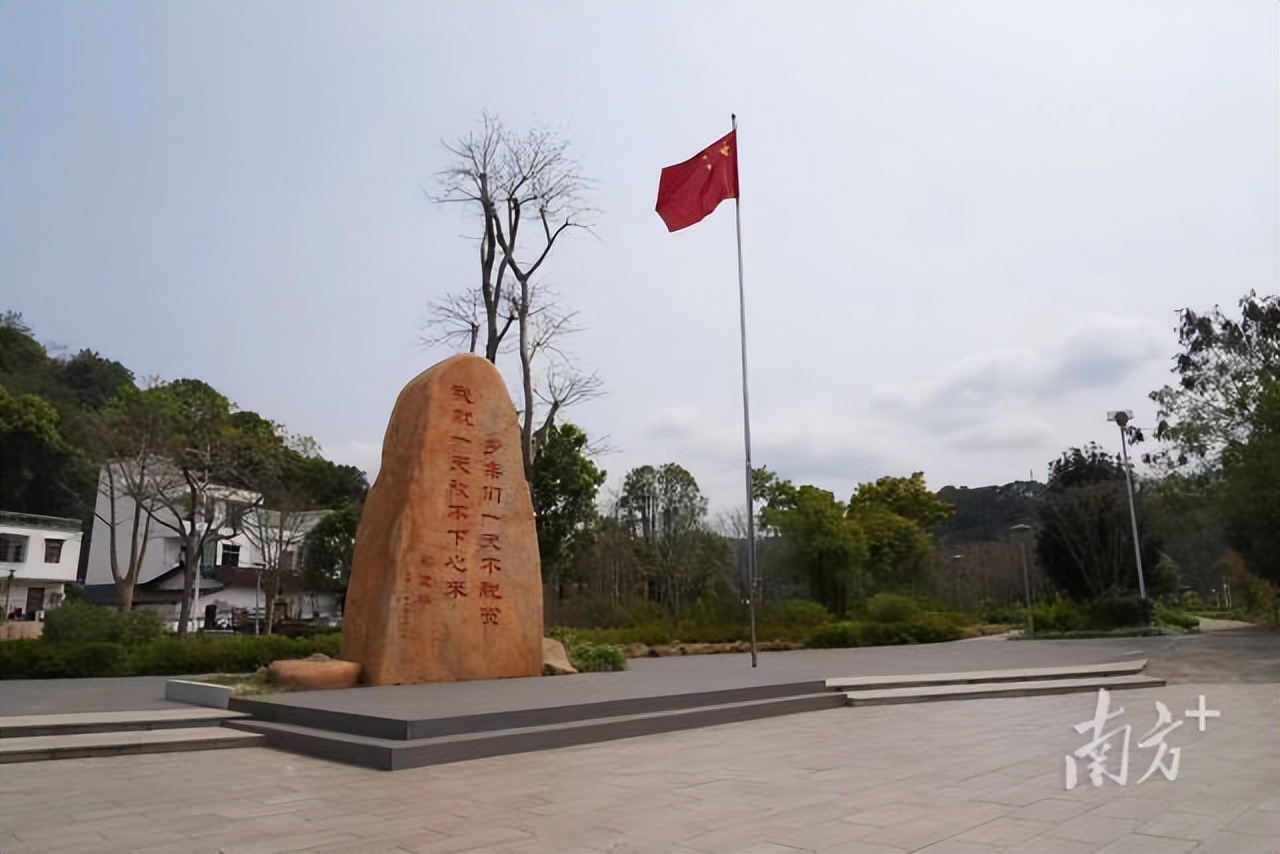 体育一线｜连樟村“网红”跳舞带货受追捧，回村发展月收入近万元