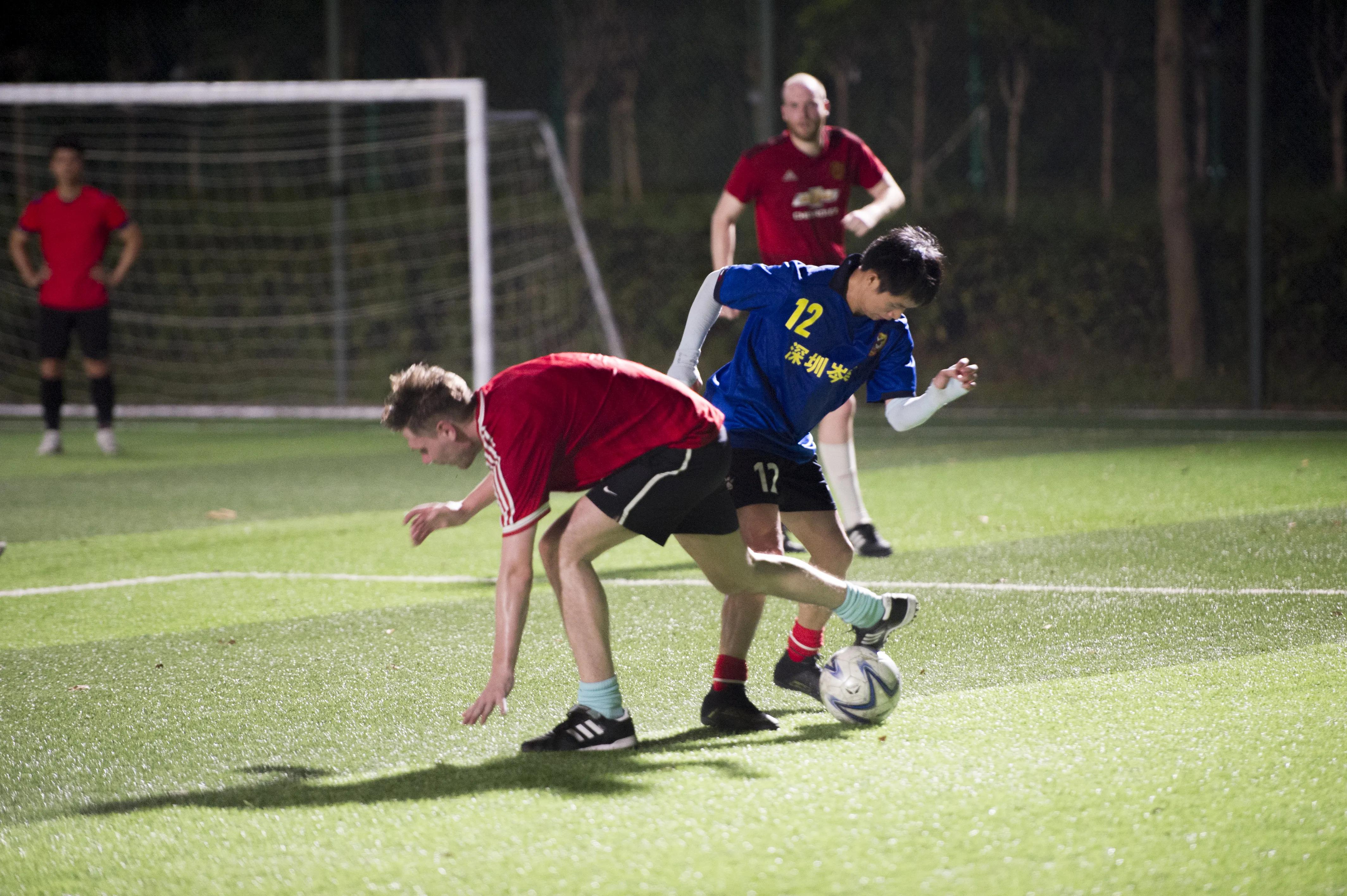 狮子山激战欧洲联队,促进国际友谊交流
