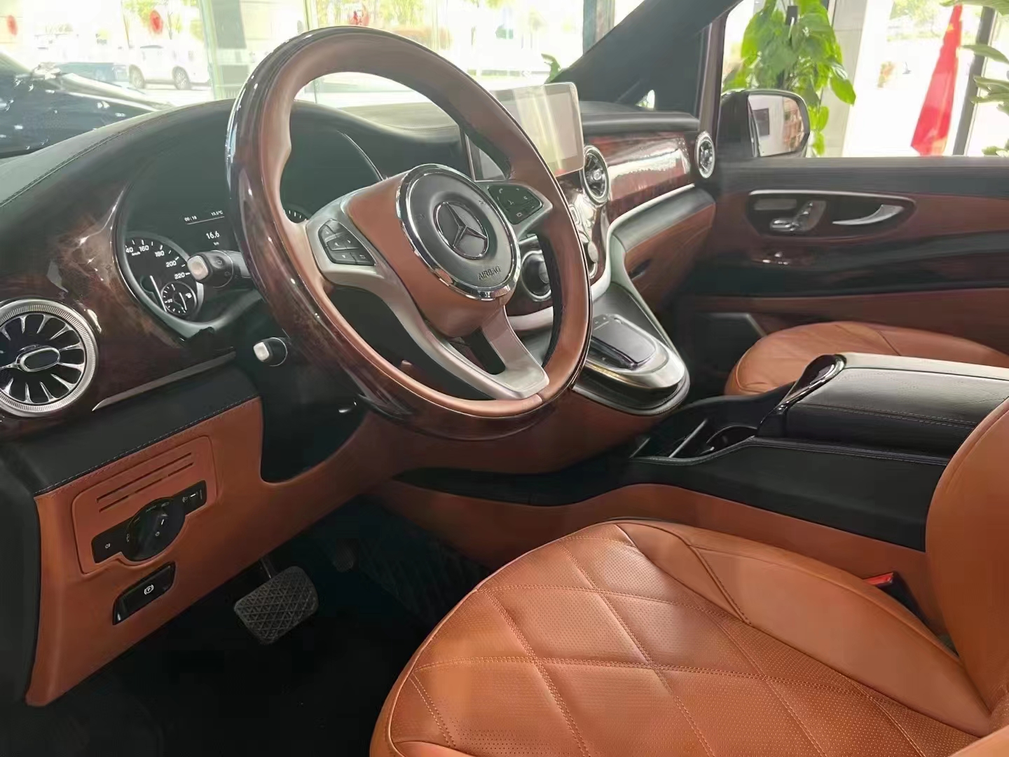 克蒂也开始搞事情?奔驰威霆高顶双拼商务车低至5开头，紧跟降价潮