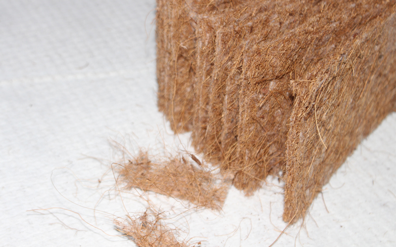 儿童床垫选弹簧好还是椰棕床垫好,孩子睡椰棕床垫对腰好吗