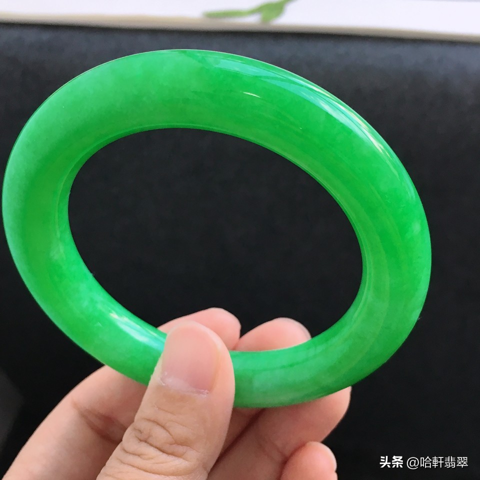 翡翠的色与种为何总是难以兼得,色不均匀的翡翠