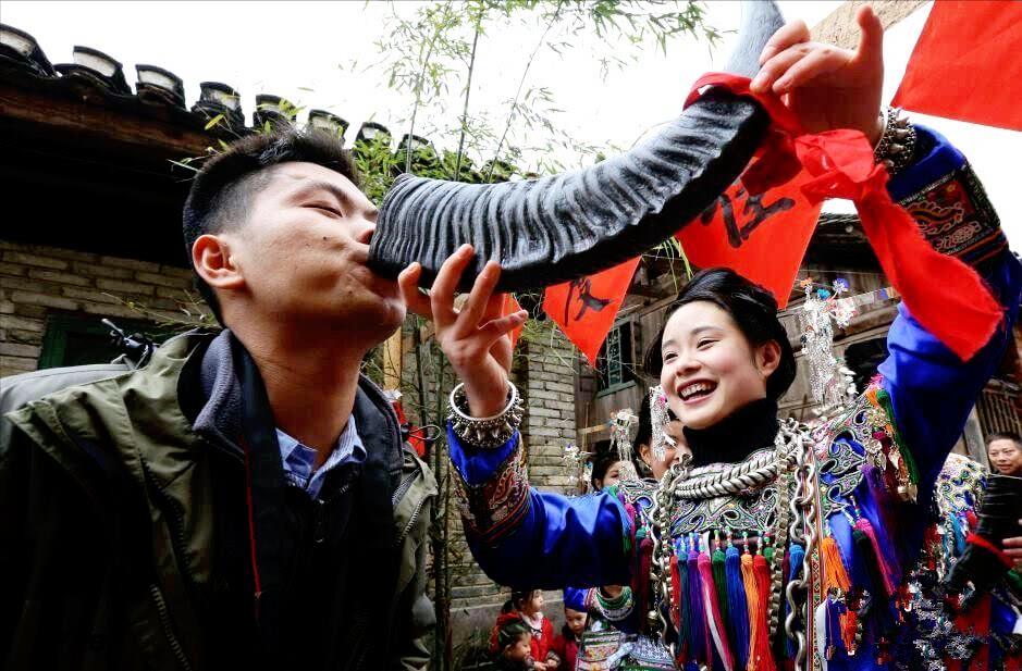 贵州高山流水敬酒会醉吗,贵州千户苗寨高山流水敬酒方式