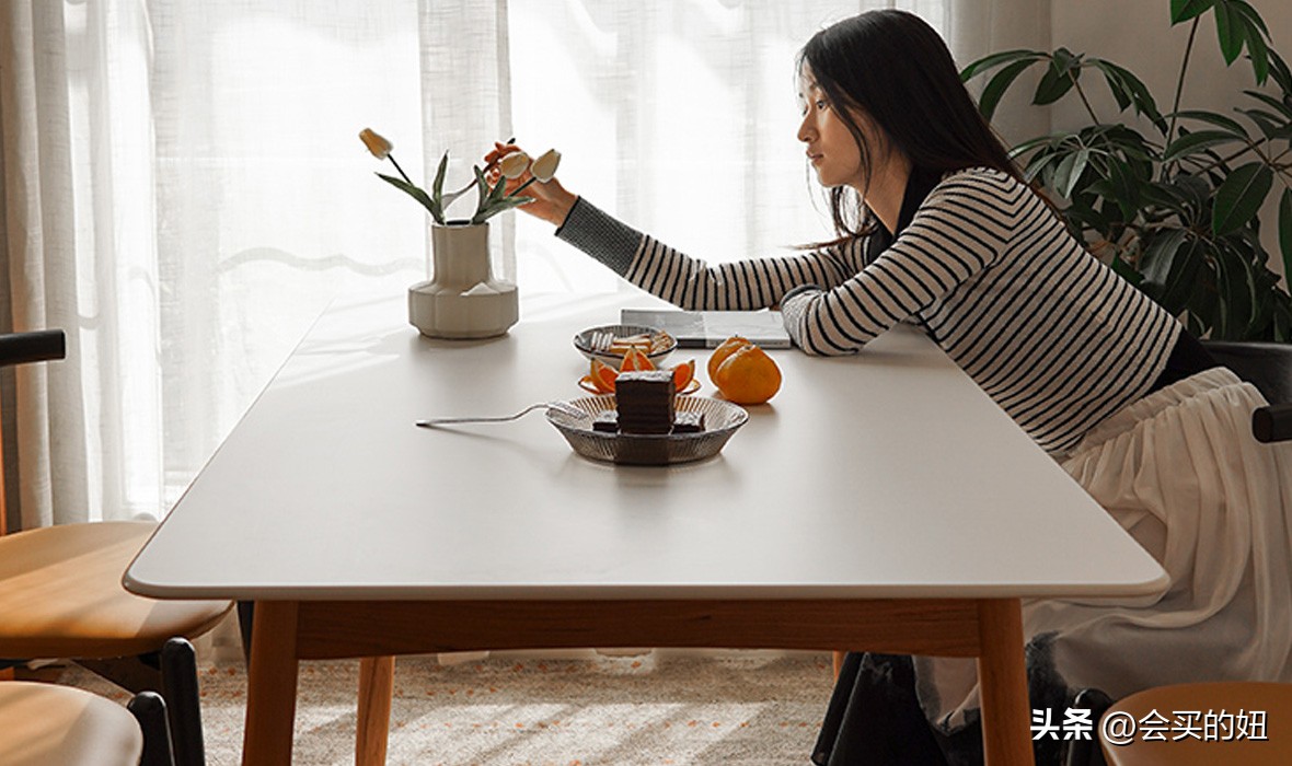 餐厅加厚实木餐桌纯实木,值得推荐的实木餐桌