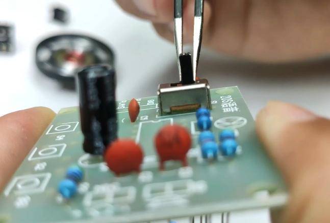 isd1820语音模块能不能直接喊话,isd1820芯片要先烧录才能用吗