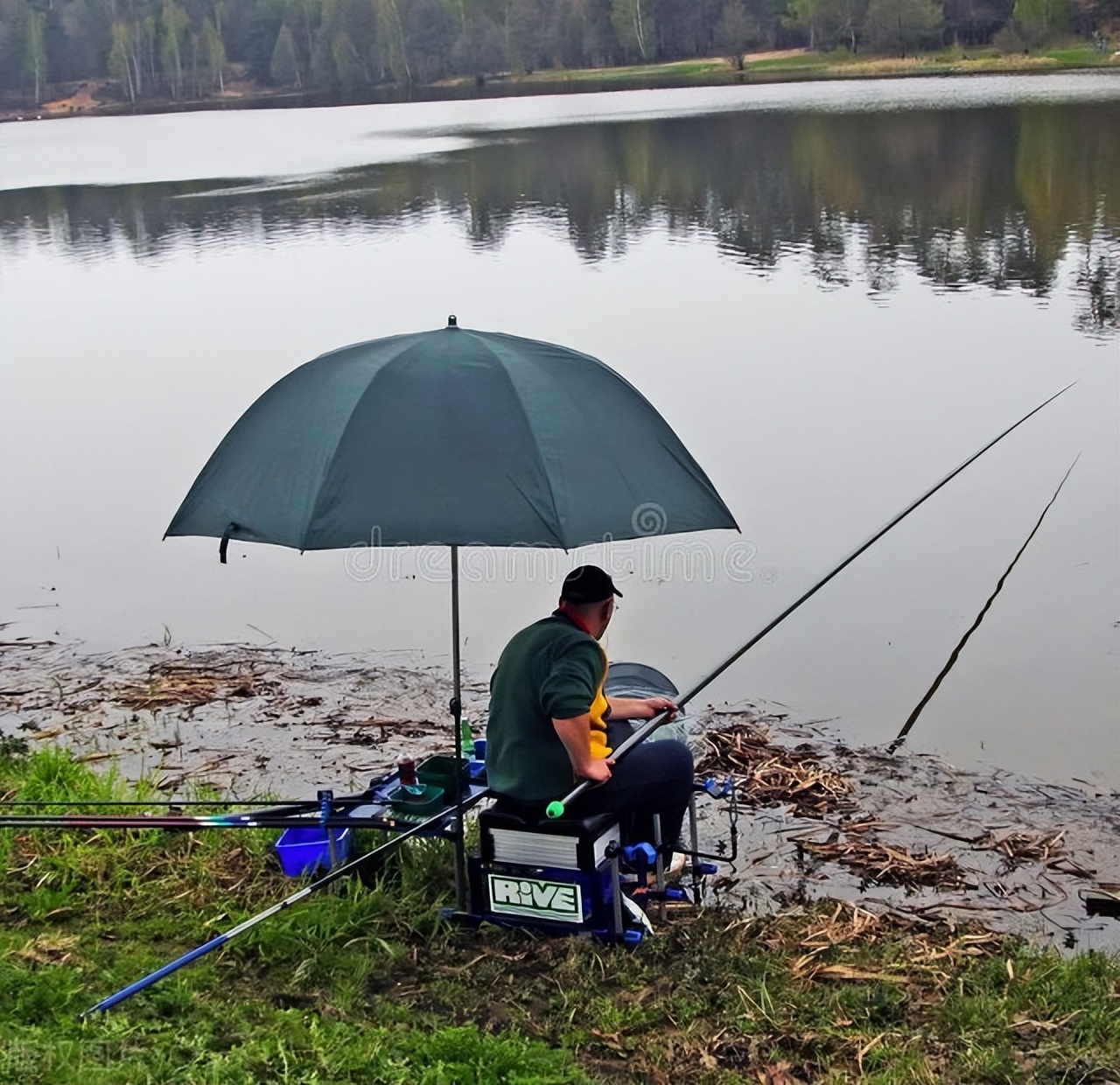 钓鱼野钓发家致富,农村小伙钓鱼直播间