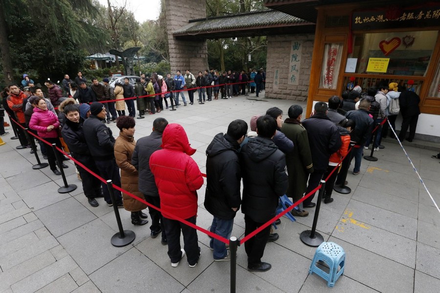 为啥咱人民币不能自由兑换美元？因为有人说了，仨条件不能都满足