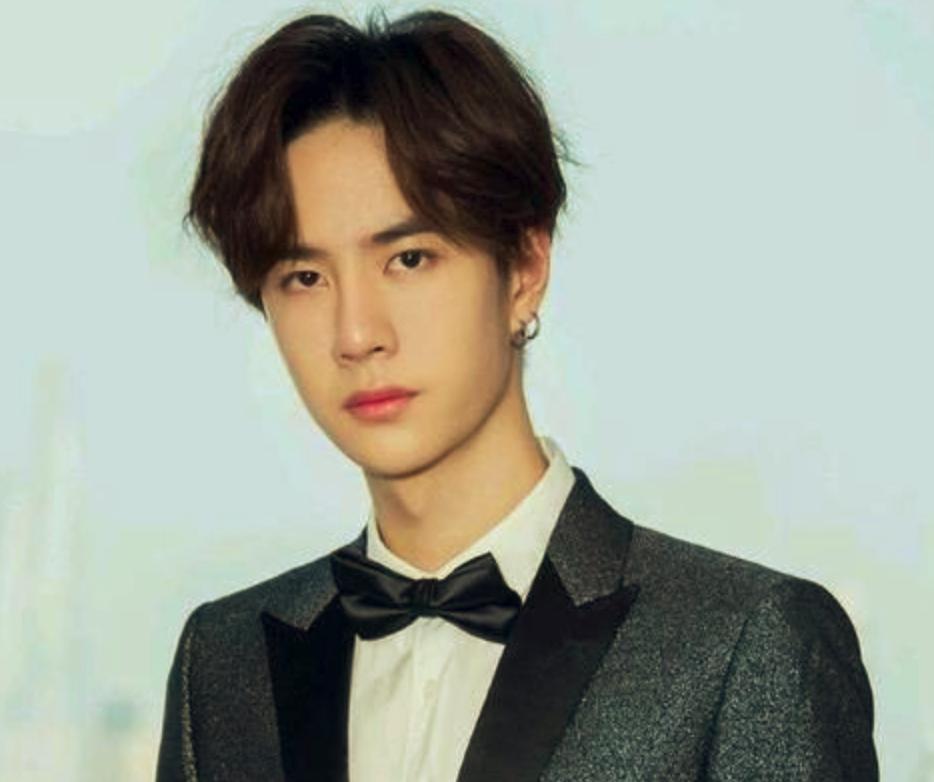 王一博脸型无颧骨,王一博的法令纹