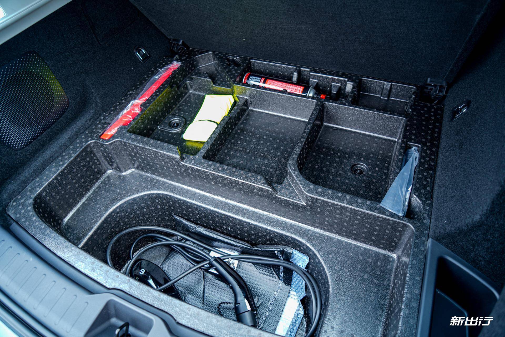 15万的中型SUV体验如何?静态实拍零跑23款C11