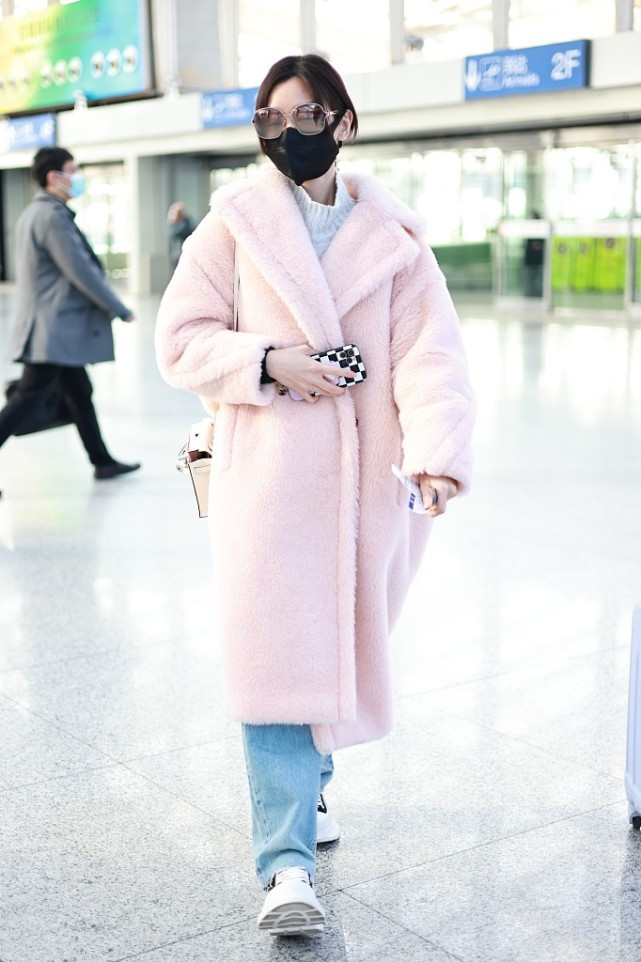 毛晓彤皮外套皮小短裙穿搭,毛晓彤穿搭日常冬季