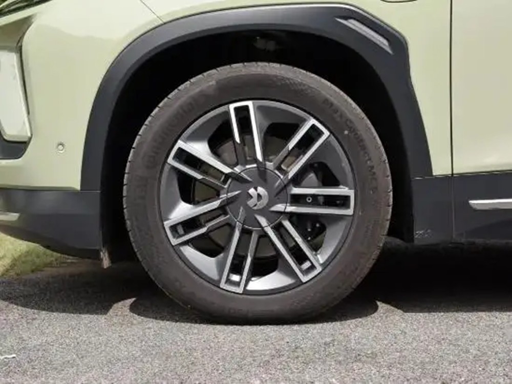 汽车开久车内异响怎么解决,汽车开久了发动机噪音大怎么回事