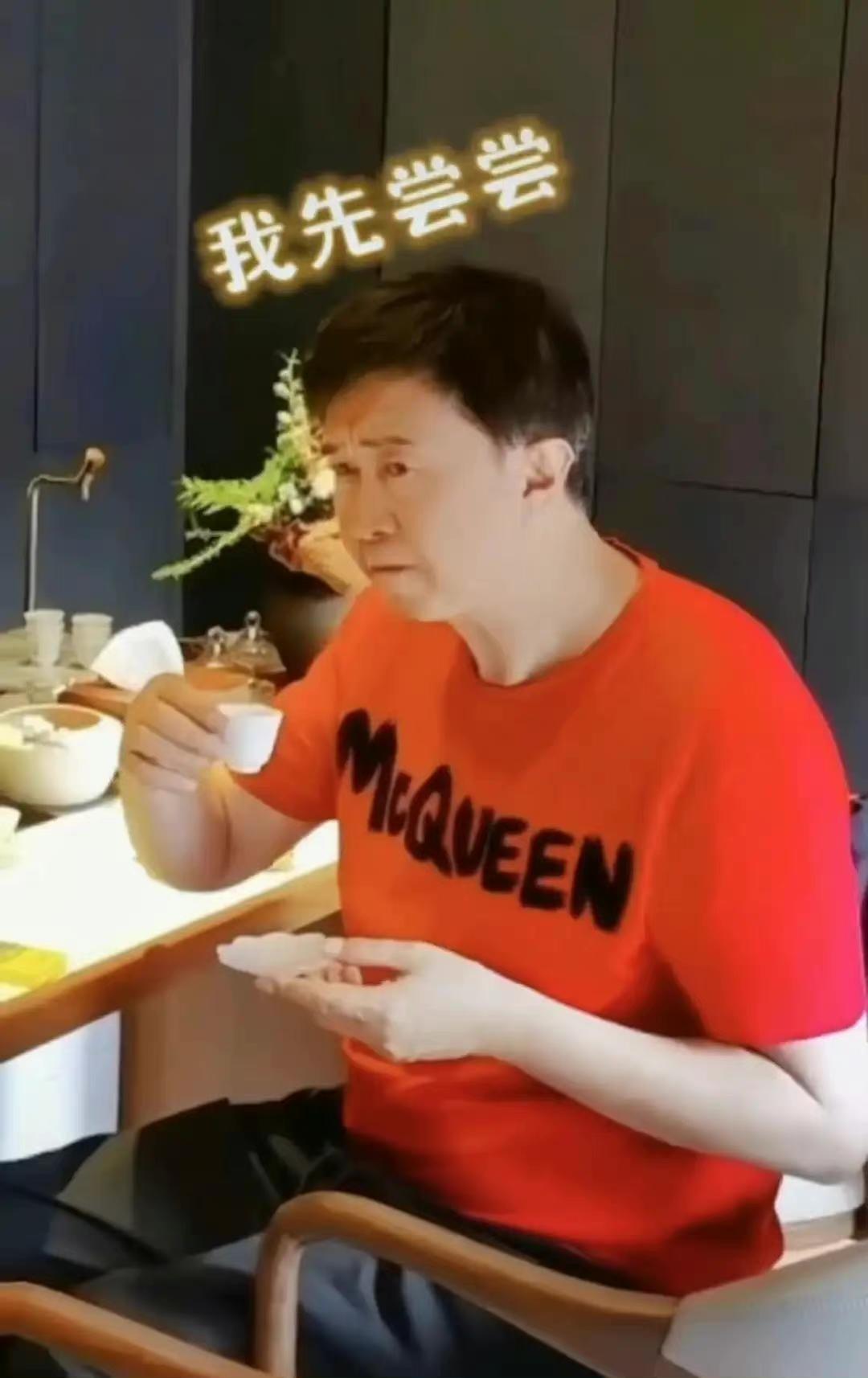 不婚、接廉价商演、走穴…一首歌唱一辈子的老牌歌星，现状各不同