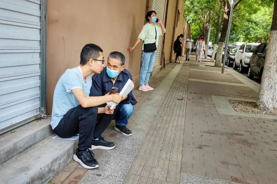 刚刚，青岛5万多勇士霸气走进战场！少年，此去何求？夺盛名、拔头筹、争魁首、独占鳌头！