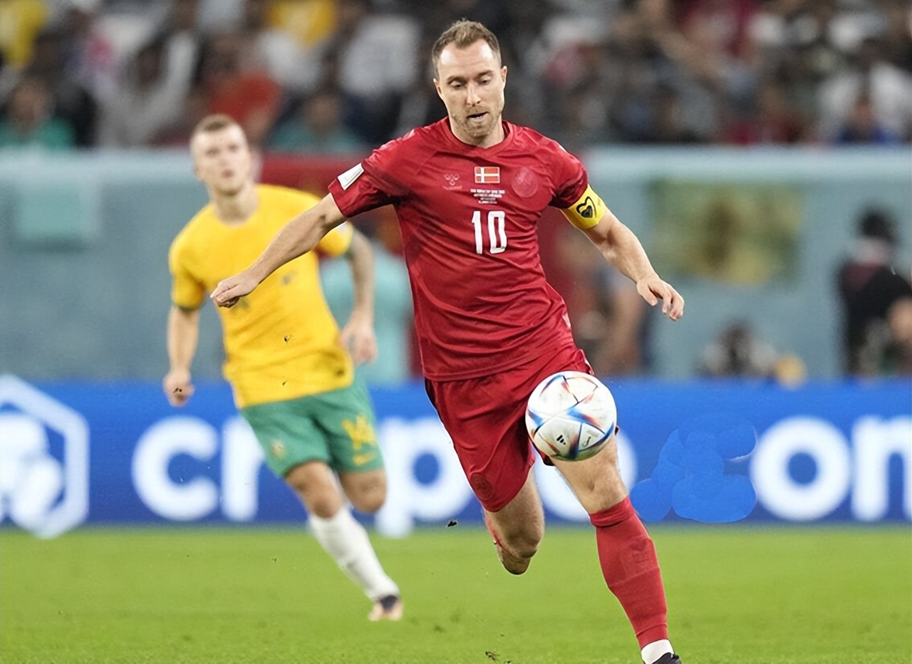 1-0！澳大利亚爆冷击败丹麦出线，亚足联首支晋级16强的球队诞生