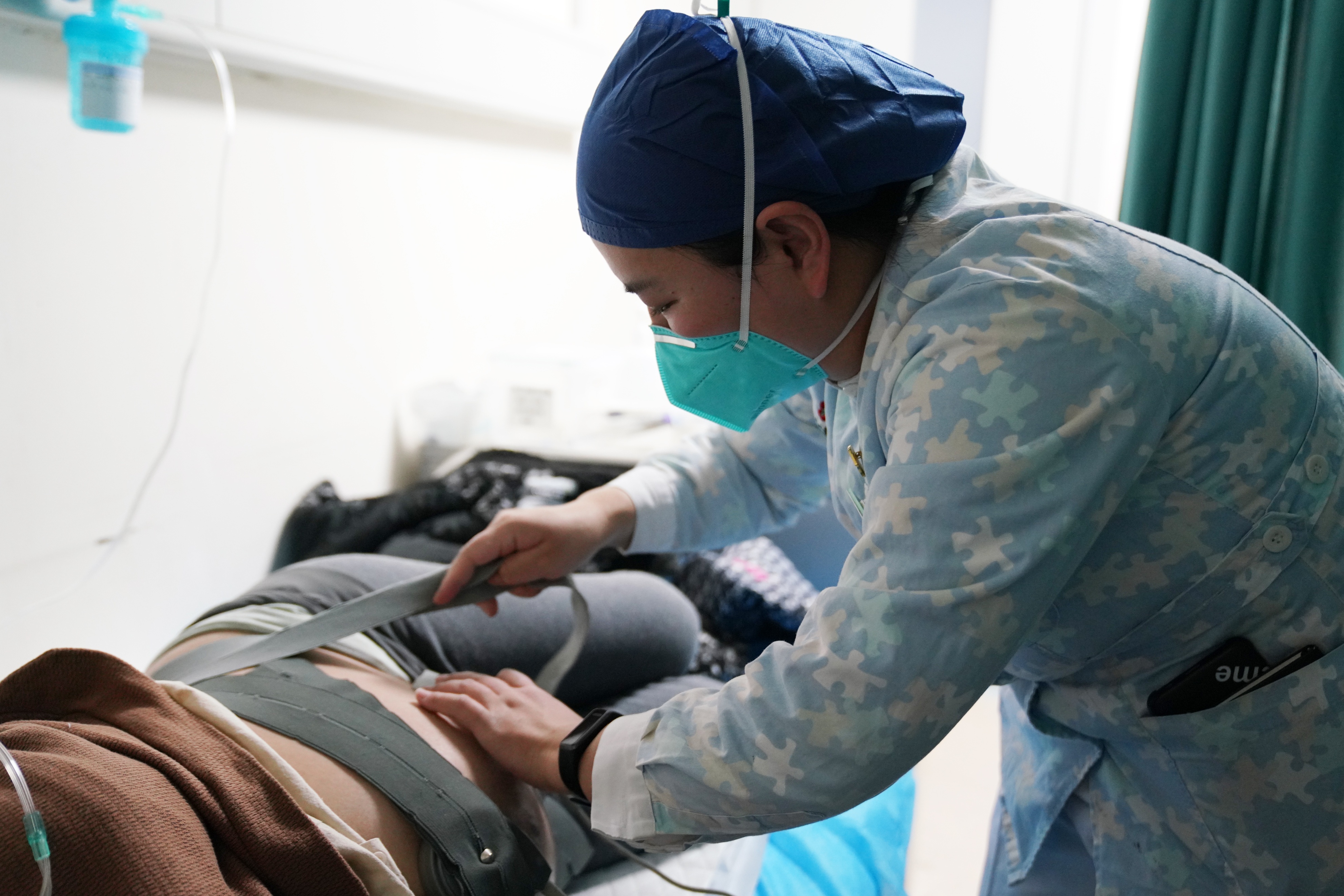 武汉大学人民医院产科护士长陈春丽：一晚上两度用上止痛栓，守护25名孕产妇安全