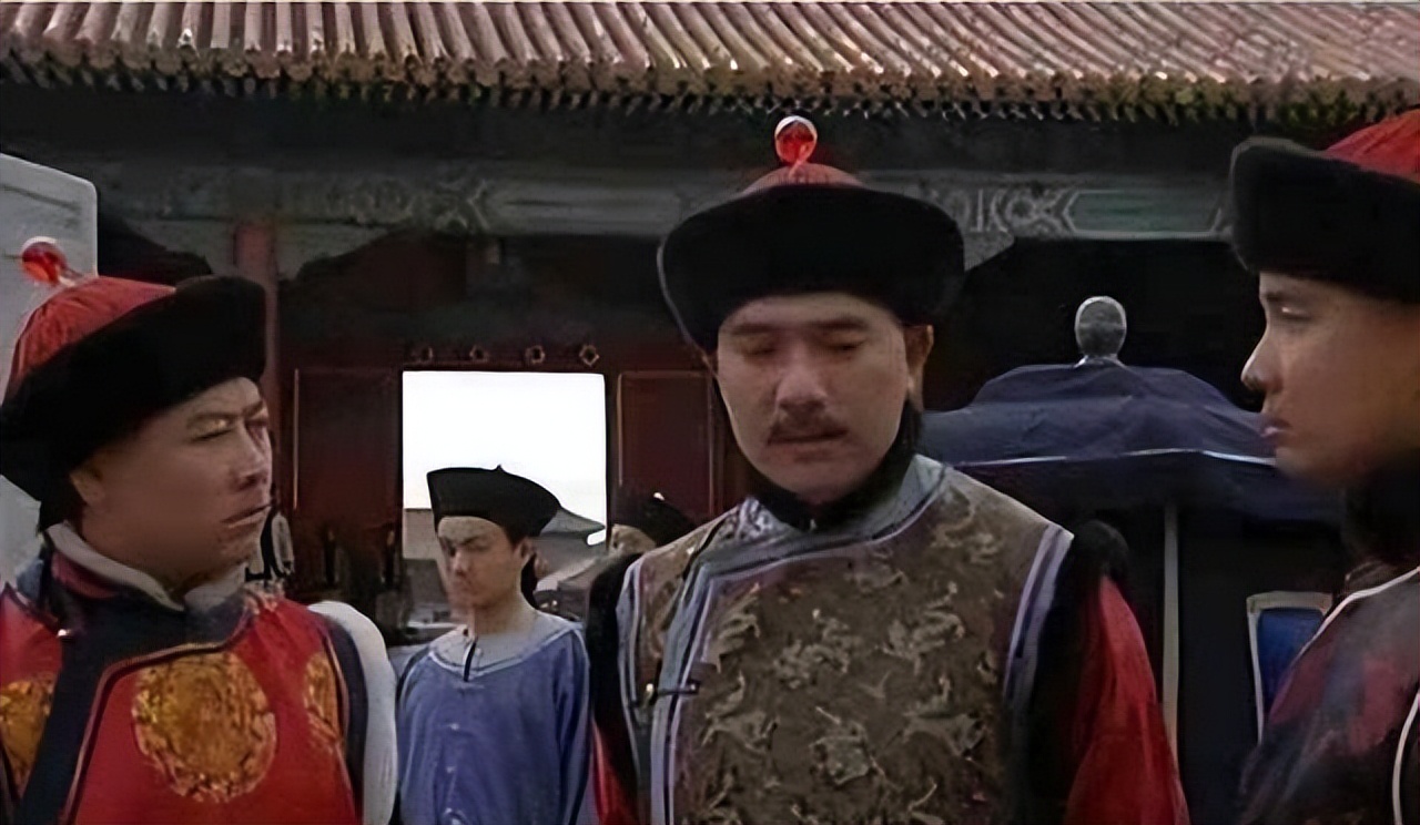 康熙把皇长子圈禁起来,康熙的第一个儿子和长子