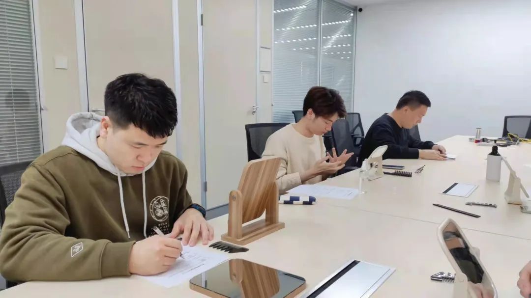 发型乱了也不影响臭美,发型乱了不要紧