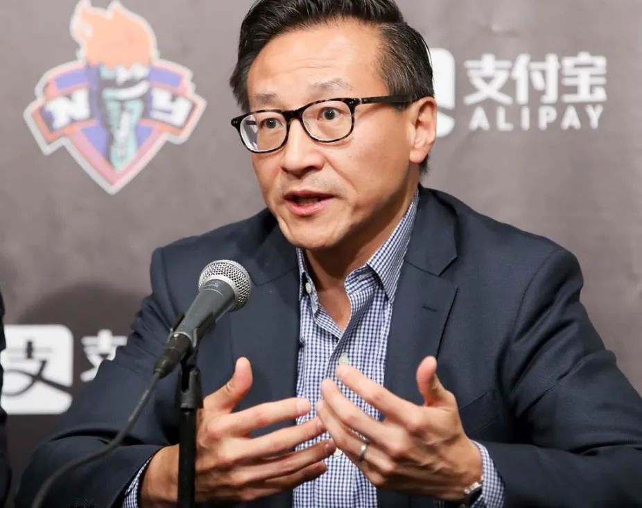 香港第9富豪蔡崇信挨罚50万美元，让球员搭私人包机，好心办错事