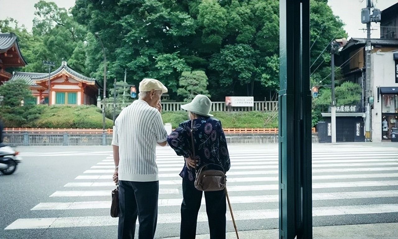 76岁老太改嫁十几次染上艾滋病,71岁丧偶老人染上艾滋病