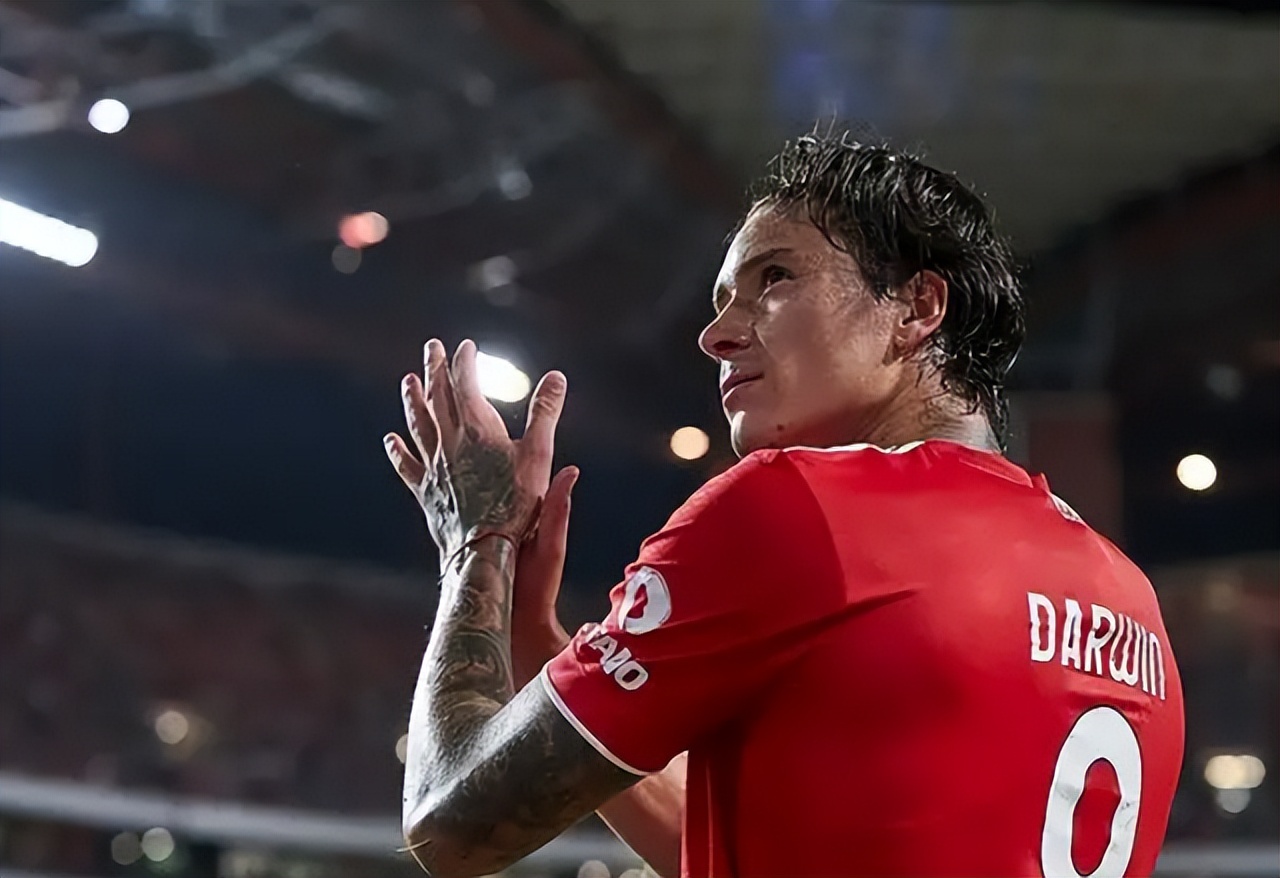 穷困潦倒巴萨依然是主角，利物浦的恩人，拜仁的钱包，差一个官宣