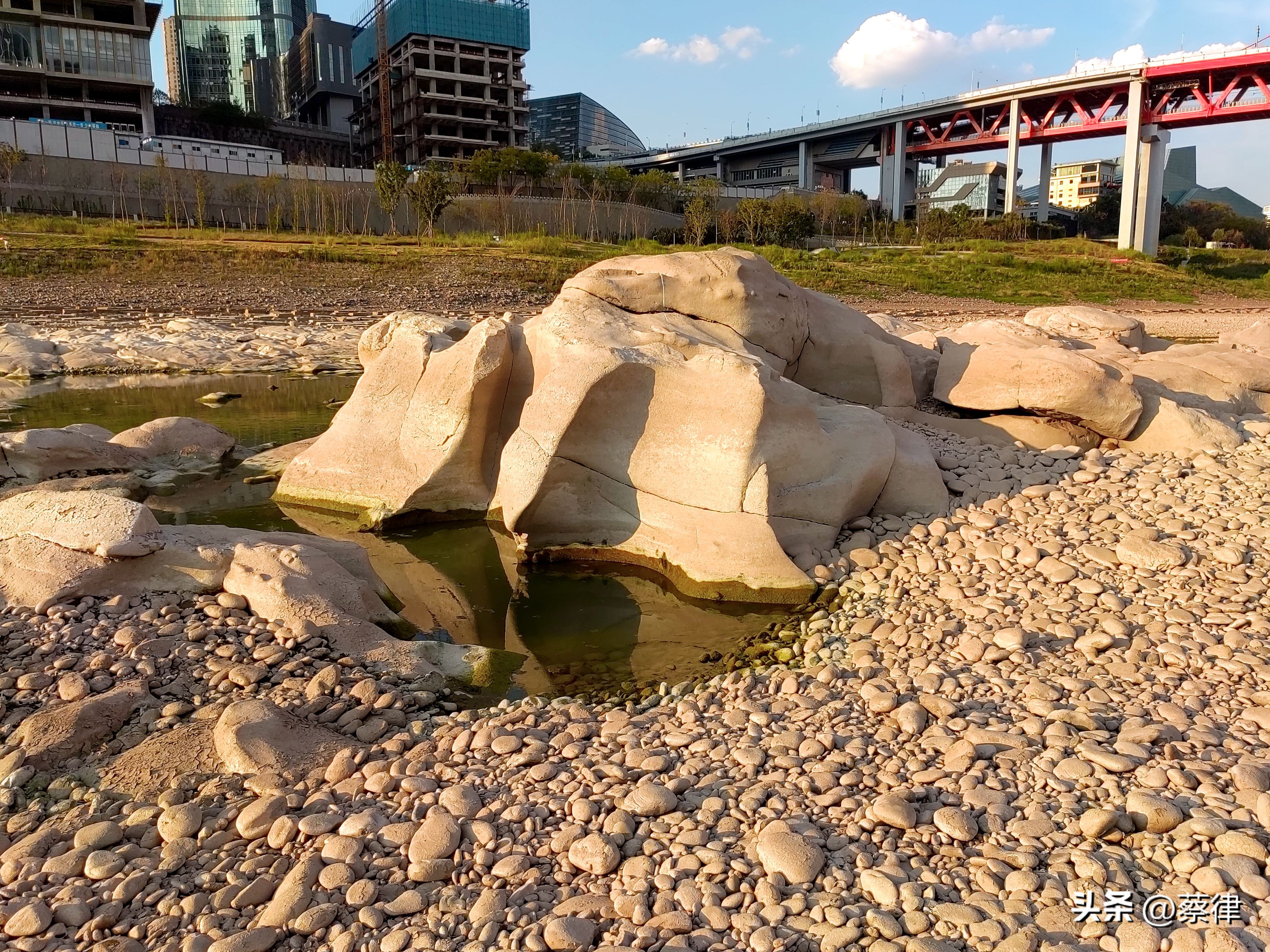 热沙无雨看江天！实测朝天门两江交汇高温枯水期的最低水位
