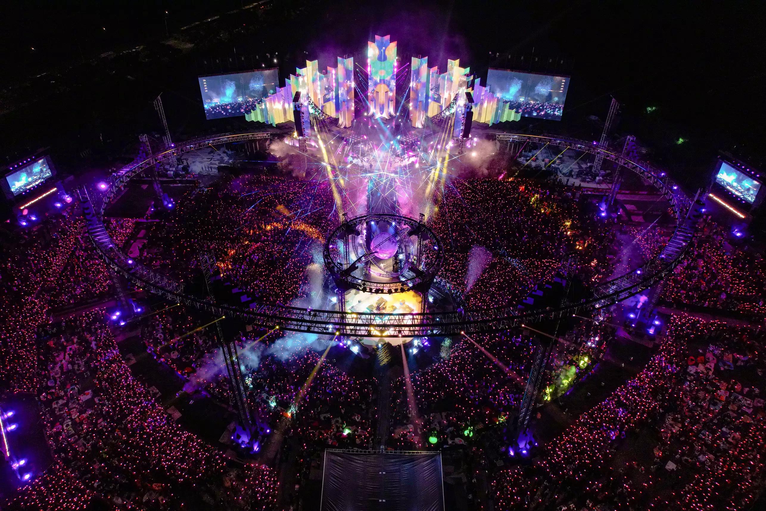 华晨宇演唱会抢票两人,华晨宇武汉站演唱会时间