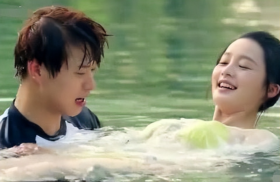 假借拍戏之名公然“揩油”,摸胸、抓臀、脱外衣,该管管了