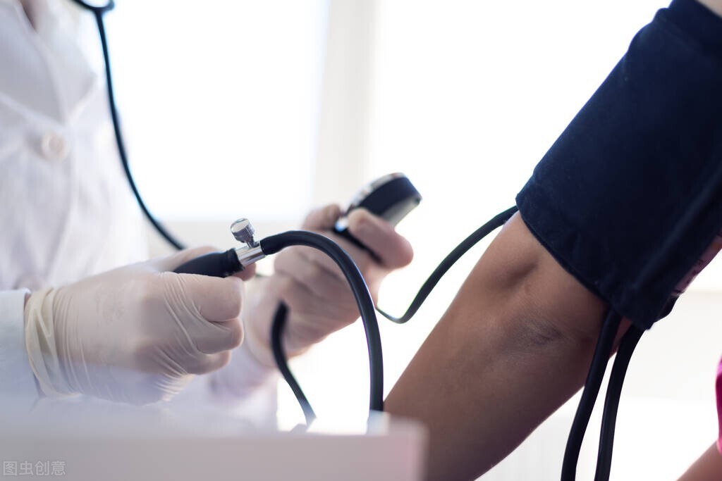 40岁男人血压高是什么原因引起的,60多岁老是头疼怎么回事血压200