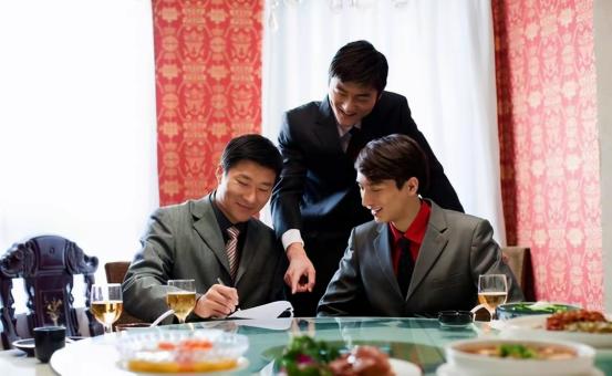 陪领导去的酒局怎么喝酒,陪领导参加酒局应注意哪些