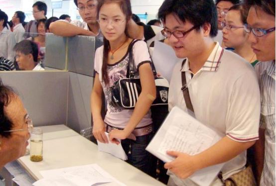 中国邮政招聘普通柜员工资,中国邮政总行招聘条件