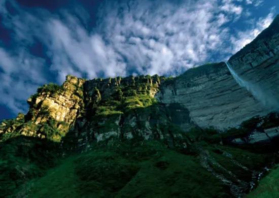 龙岩城飞瀑,南川金佛山龙岩飞瀑导游词