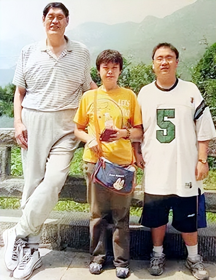 穆铁柱时期的男篮名单,篮球巨人穆铁柱身高