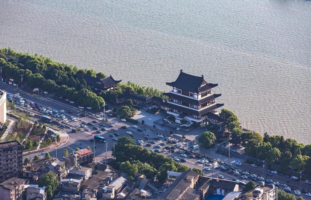 回顾李白一生，七分豪情三分剑气，大鹏未展翅