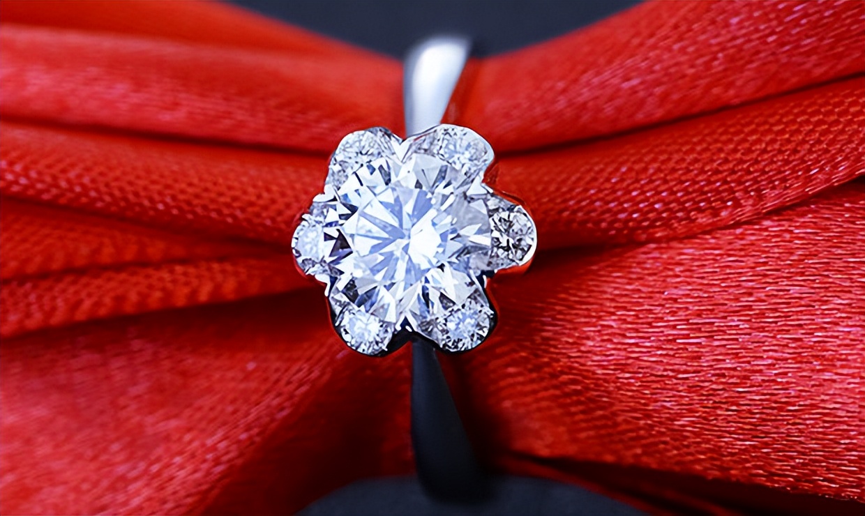 钻戒怎么选款,钻戒怎么选才会很闪