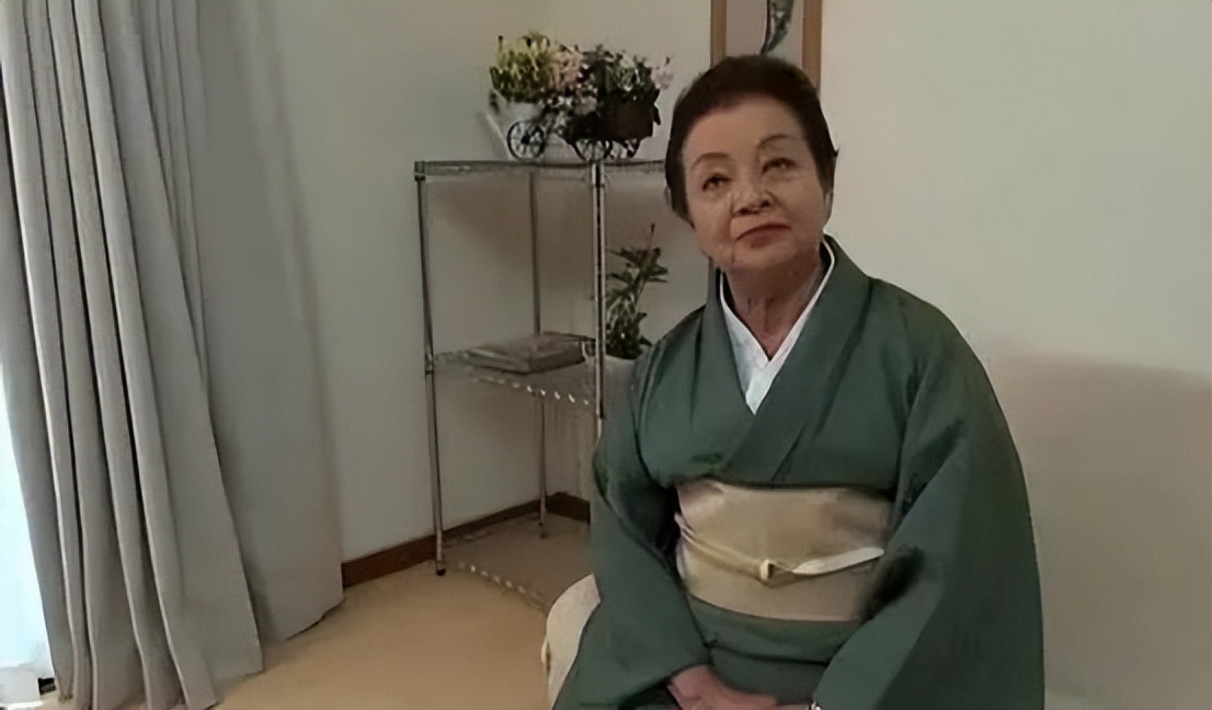 鏃ユ湰鎵粍浜哄憳,鏃ユ湰姘戜紬鎵粍