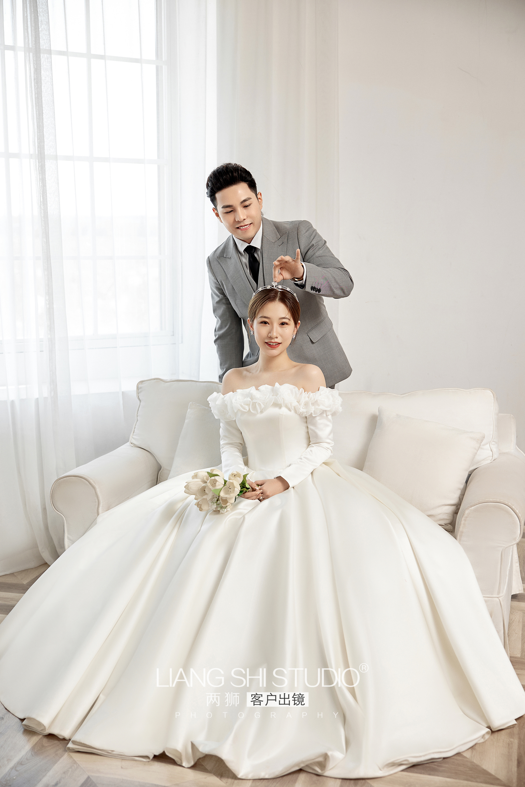 复古婚纱照现代婚纱照,分享一组室内韩式简约婚纱照