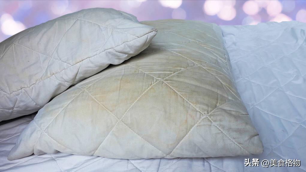 枕头不管多脏多黄只用一招就行,不管枕芯有多黄