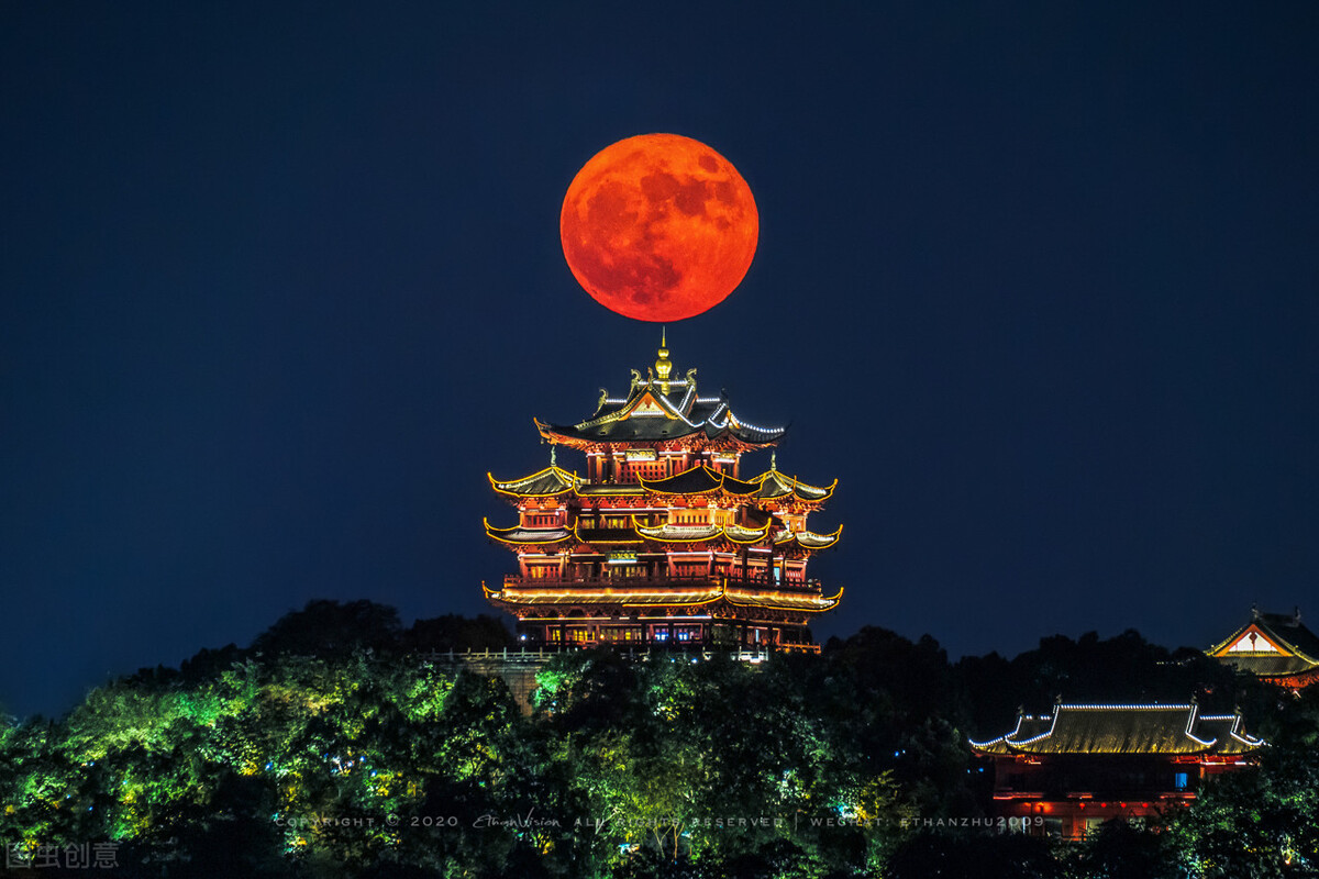 当西湖与中秋相遇，33艘月亮船书写江南的诗情画意，太美了