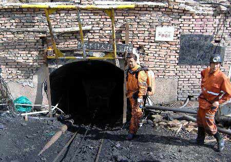 武警队长抓捕恐怖分子,暴恐分子袭击矿工