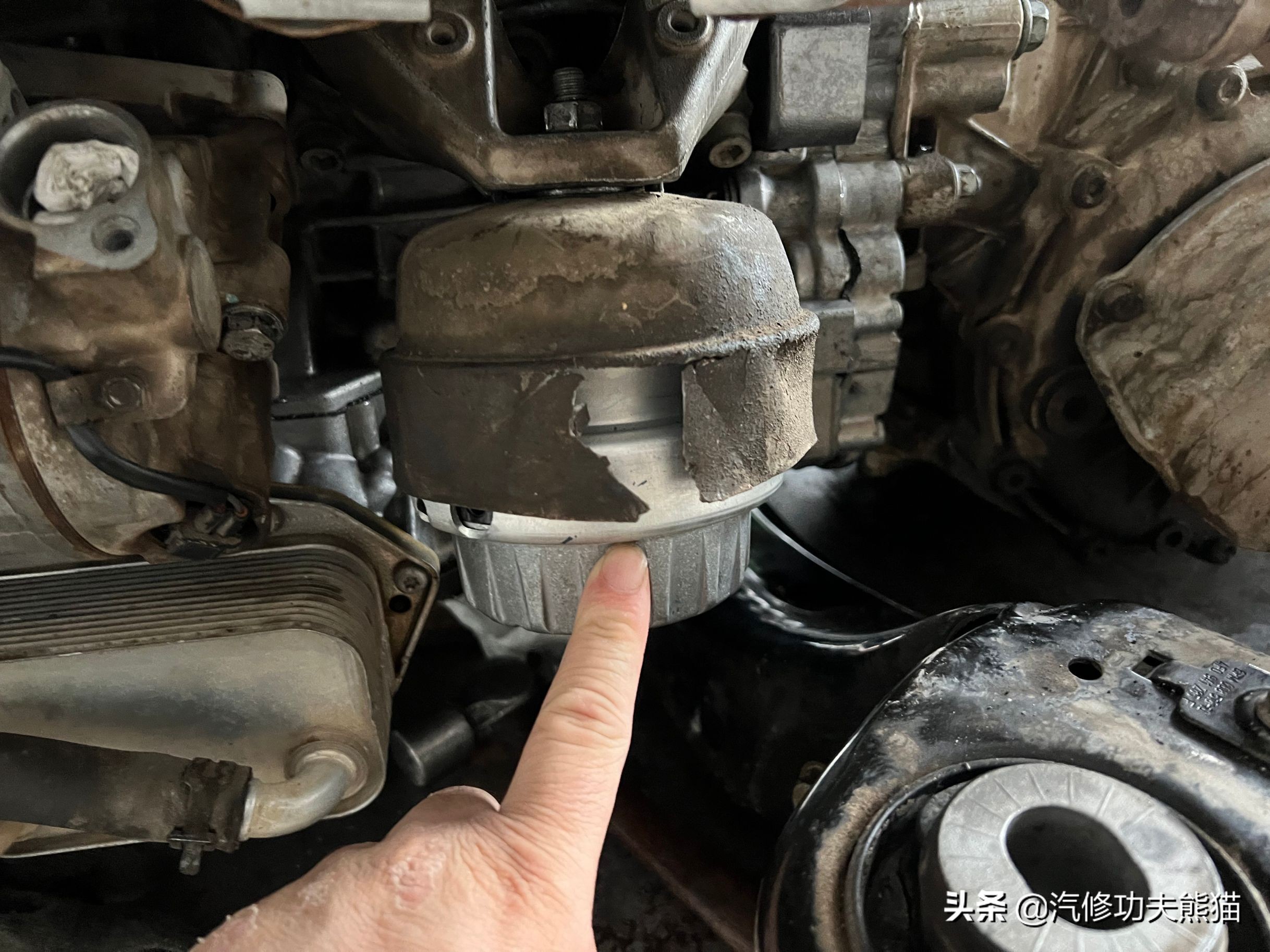 奥迪a6五百块钱,奥迪a65000公里烧一升机油维修