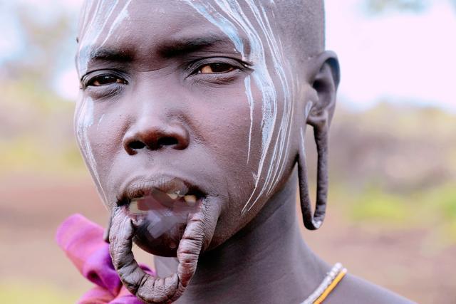 世界六大奇葩审美标准,世界上畸形的审美