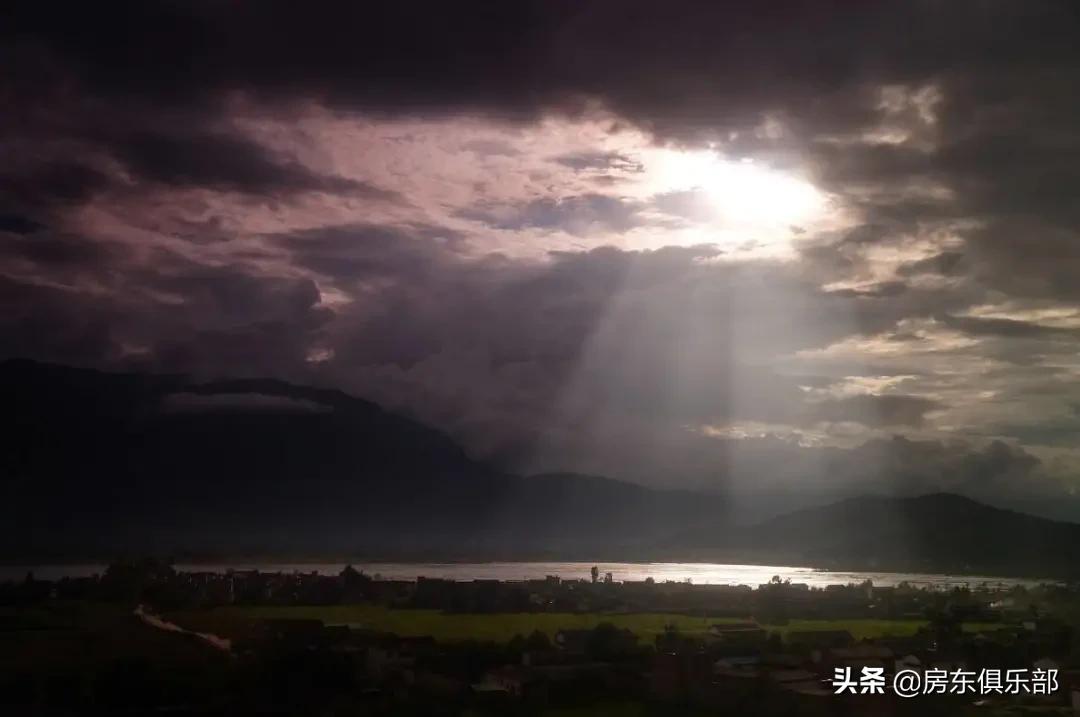 蓝是一道光，业主心发慌：蓝光来郑3年半，还是蓝莲花吗？