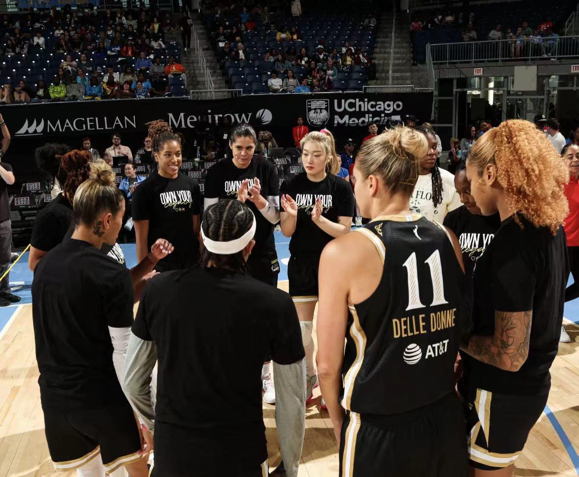 李梦惊艳脚步三分命中,李梦投进三分眼神杀