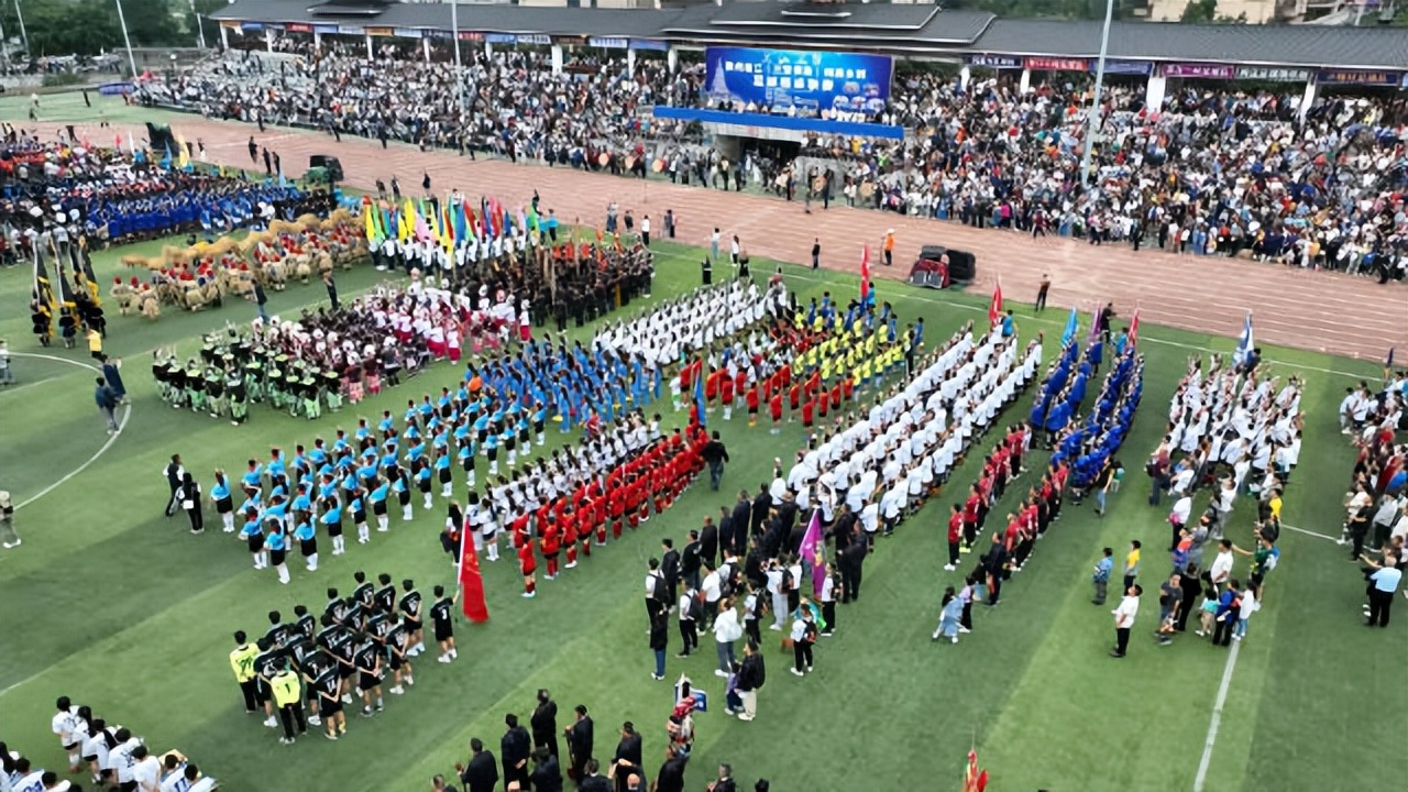 村超和中甲差别大吗,村超和国足哪个水平高