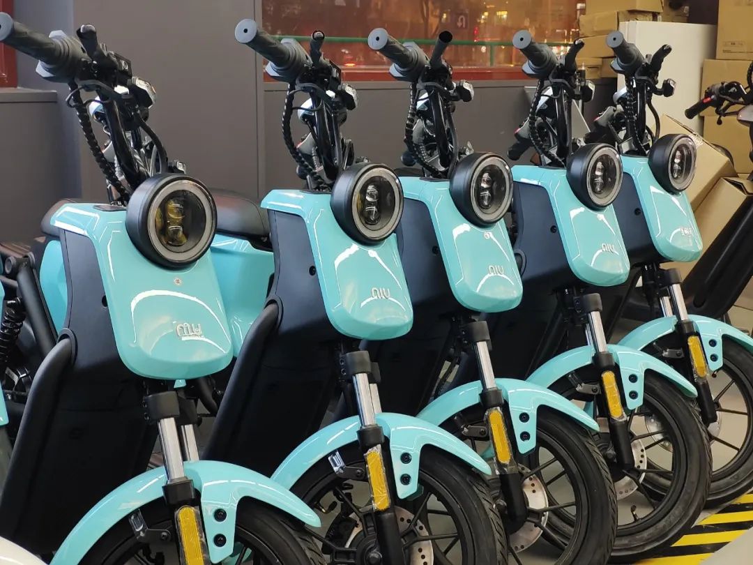 小刀台铃爱玛雅迪小牛哪个好,爱玛和雅迪小牛电车哪个好