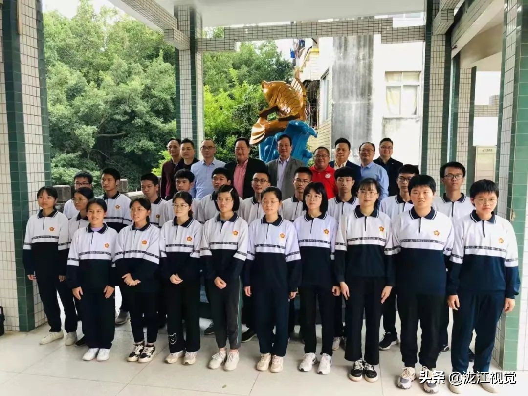 鱼跃龙门的雕塑,鱼跃龙门雕像图片