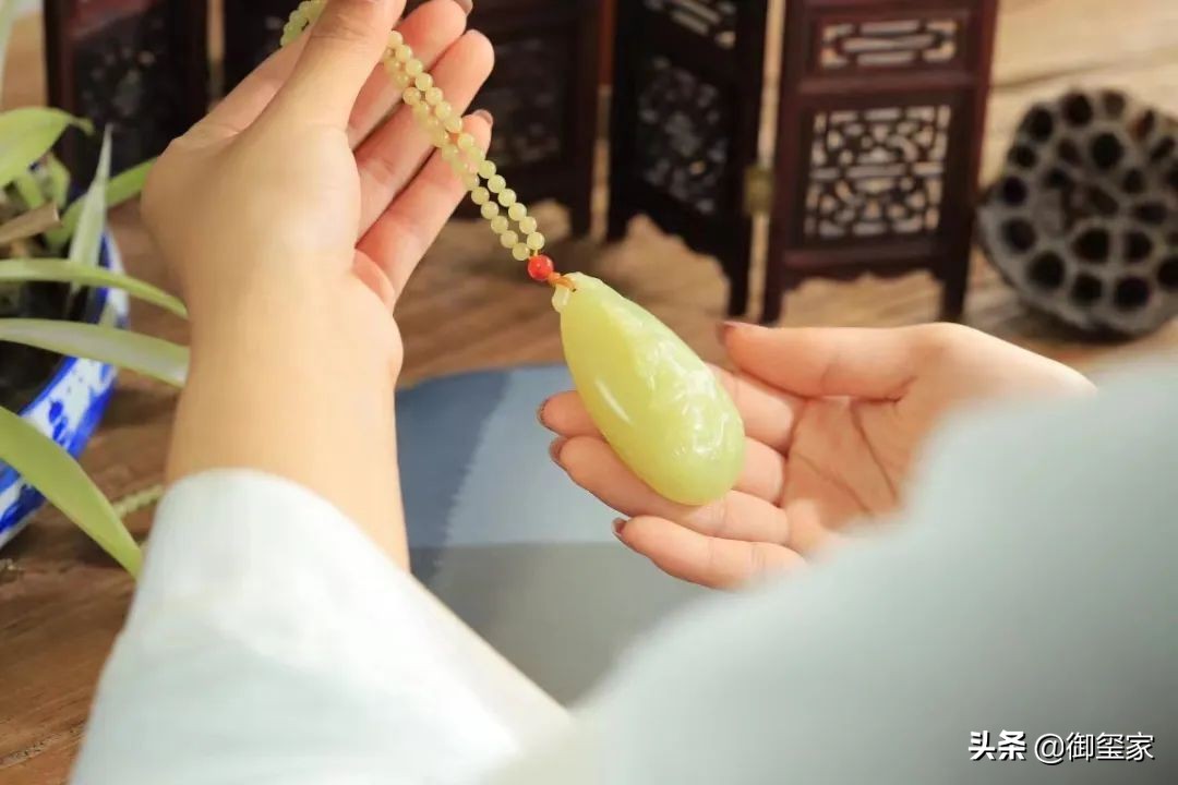女生戴和田玉的好处有哪些呢,戴和田玉有什么好处与讲究