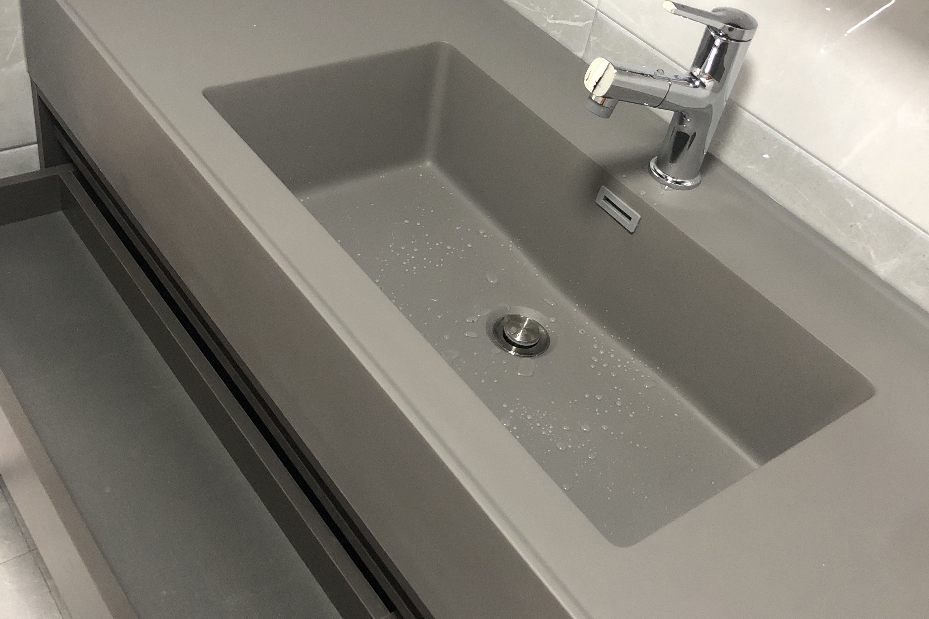 浴室柜台面岩板和陶瓷哪个比较好,大理石瓷砖岩板哪个适合卫生间