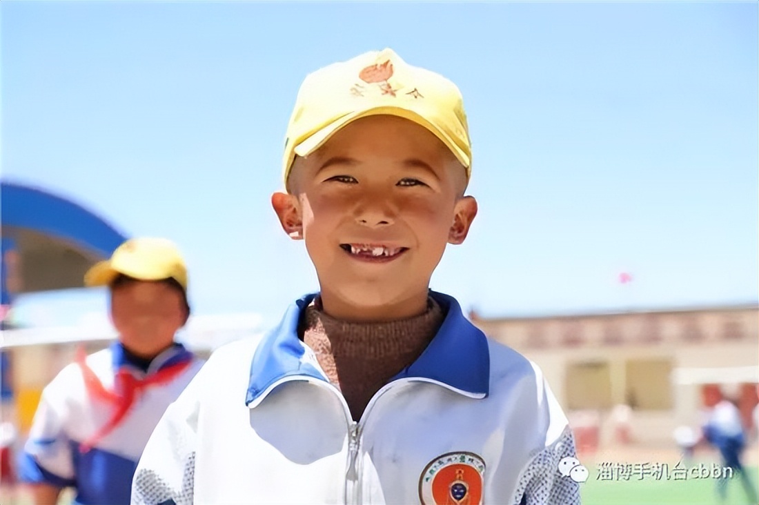 爱心人士半天认领136个微心愿,爱心人士一起帮孩子们点亮微心愿